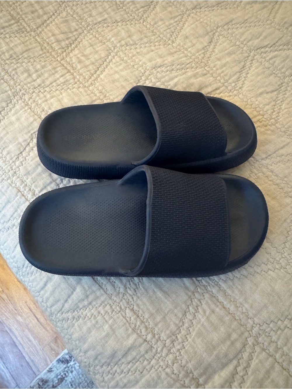 Bronax Pillow Navy Blue Slides